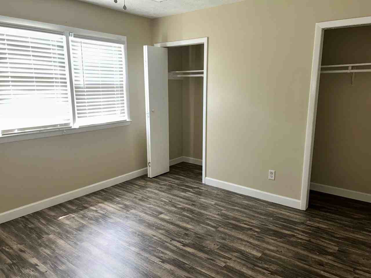 1323 N Chestnut St - Photo 7 of 8