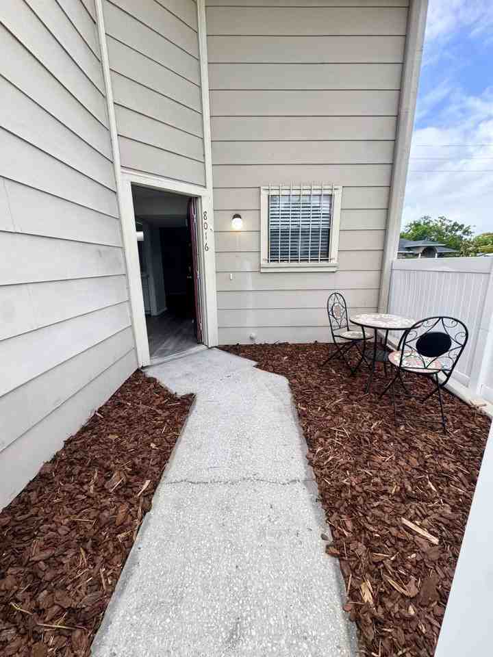 8016 N Saint Peter Ave - Photo 3 of 20