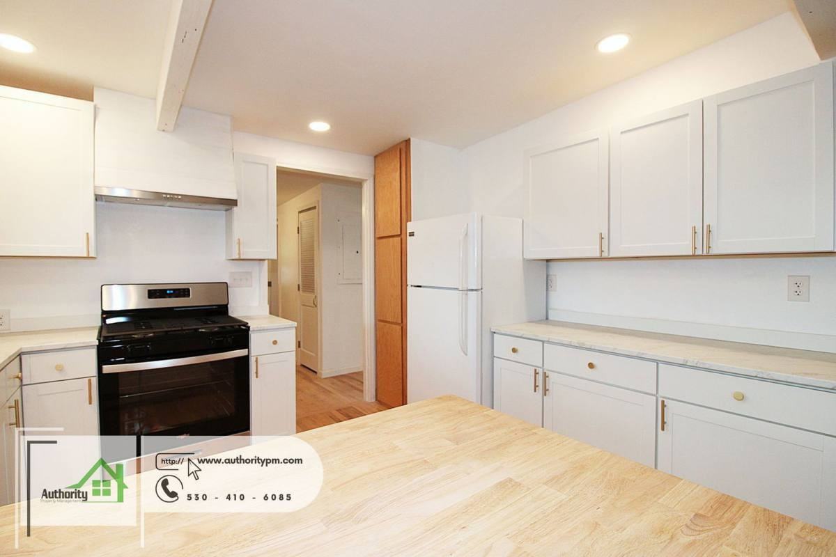 1571 1st St - Photo 7 of 10