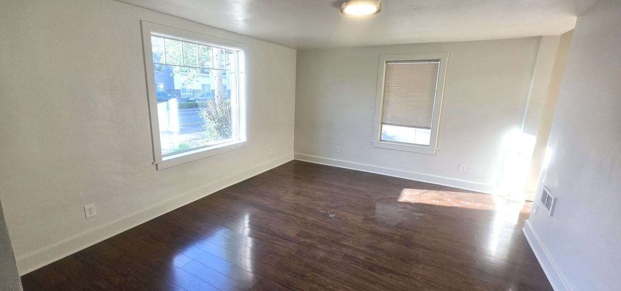826 Ne 2nd St - Photo 2 of 16