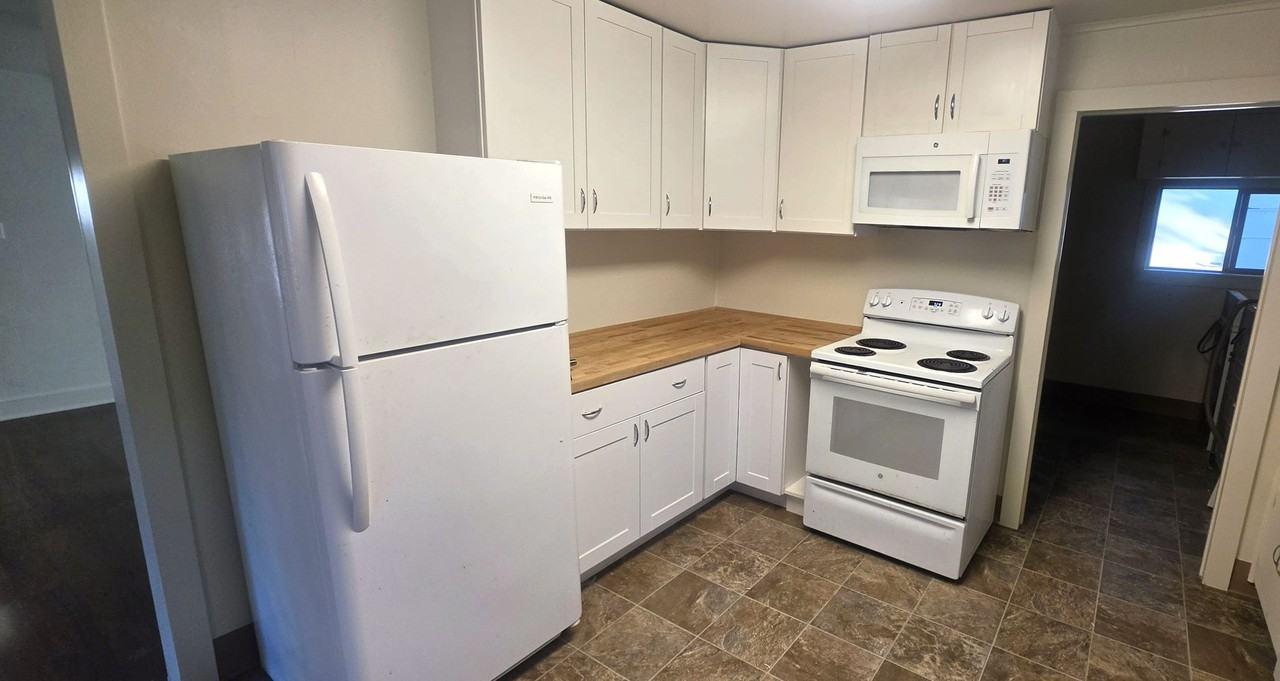 826 Ne 2nd St - Photo 3 of 16