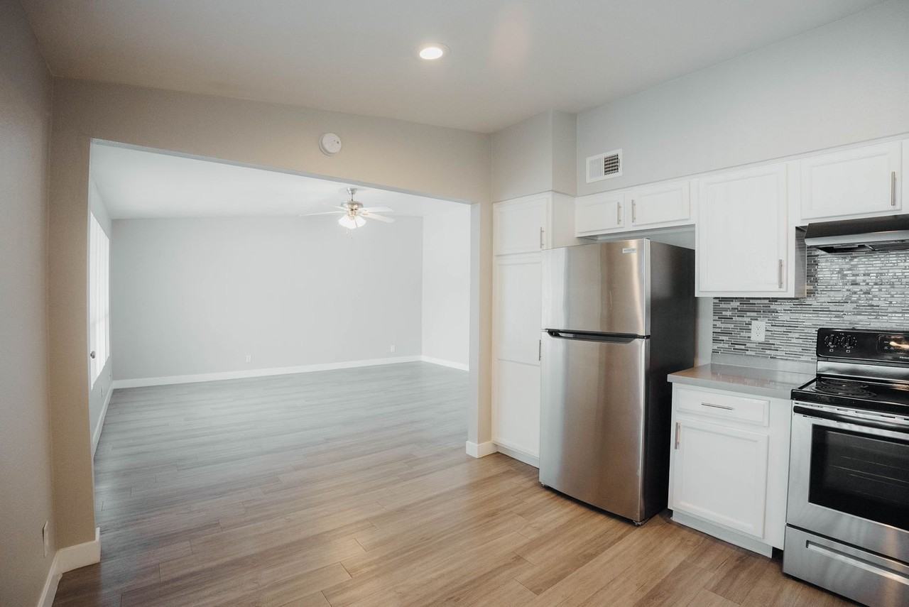 The Cosmo Apartments - Photo 5 of 18