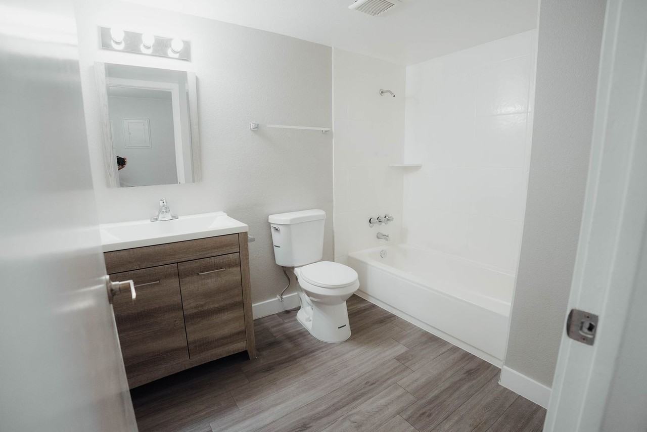 The Cosmo Apartments - Photo 6 of 18