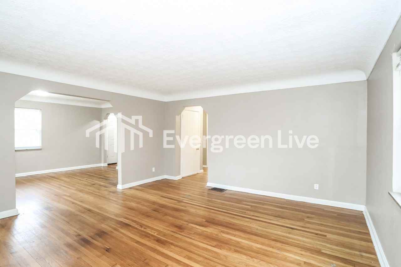 3005 Sheldon Ave - Photo 3 of 15