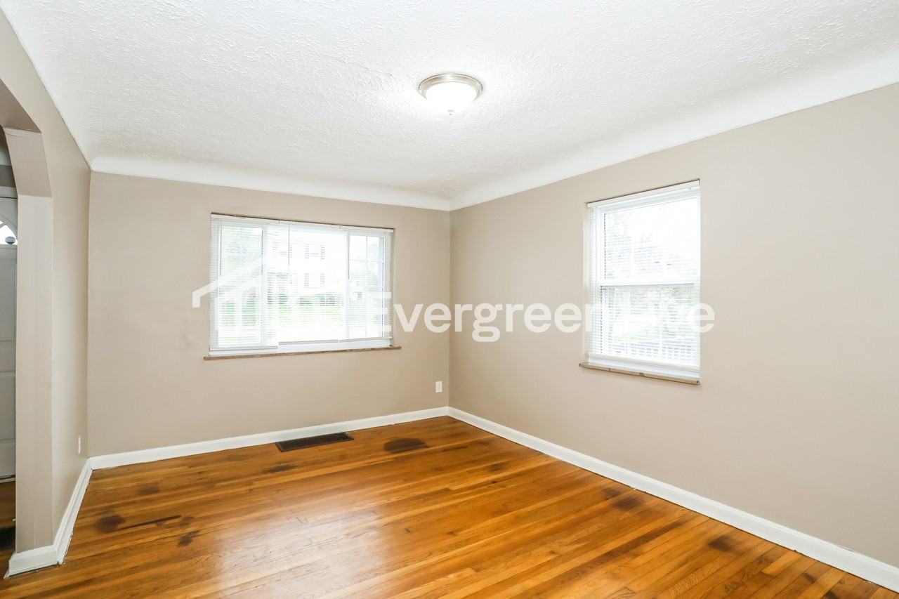 3005 Sheldon Ave - Photo 6 of 15