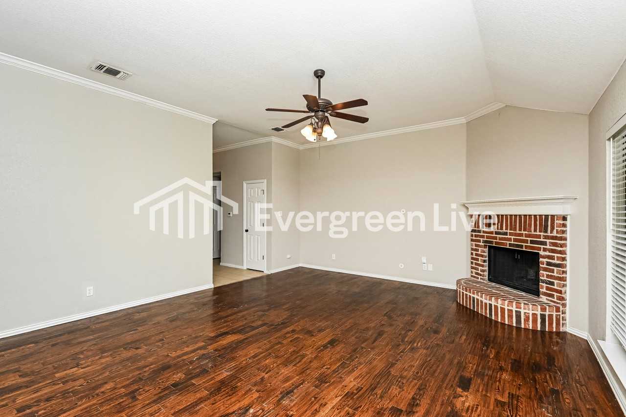330 Carlisle Dr - Photo 2 of 15