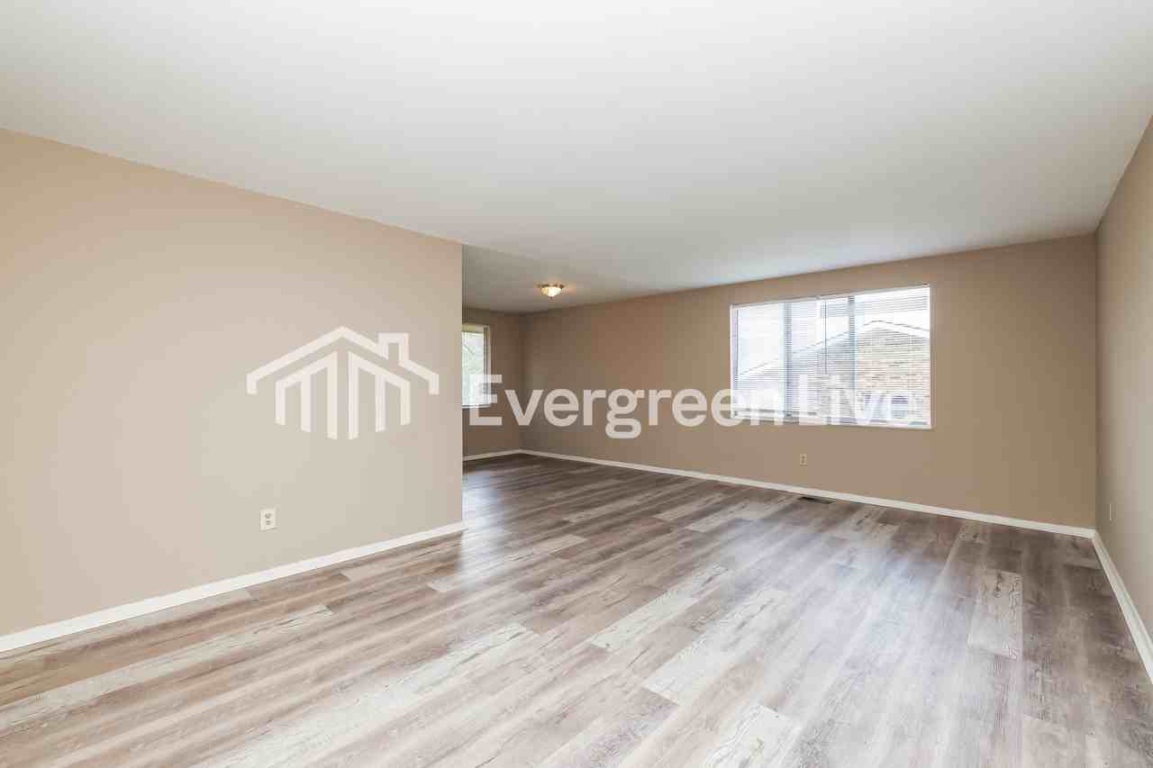 6556 Millhoff Dr - Photo 3 of 15