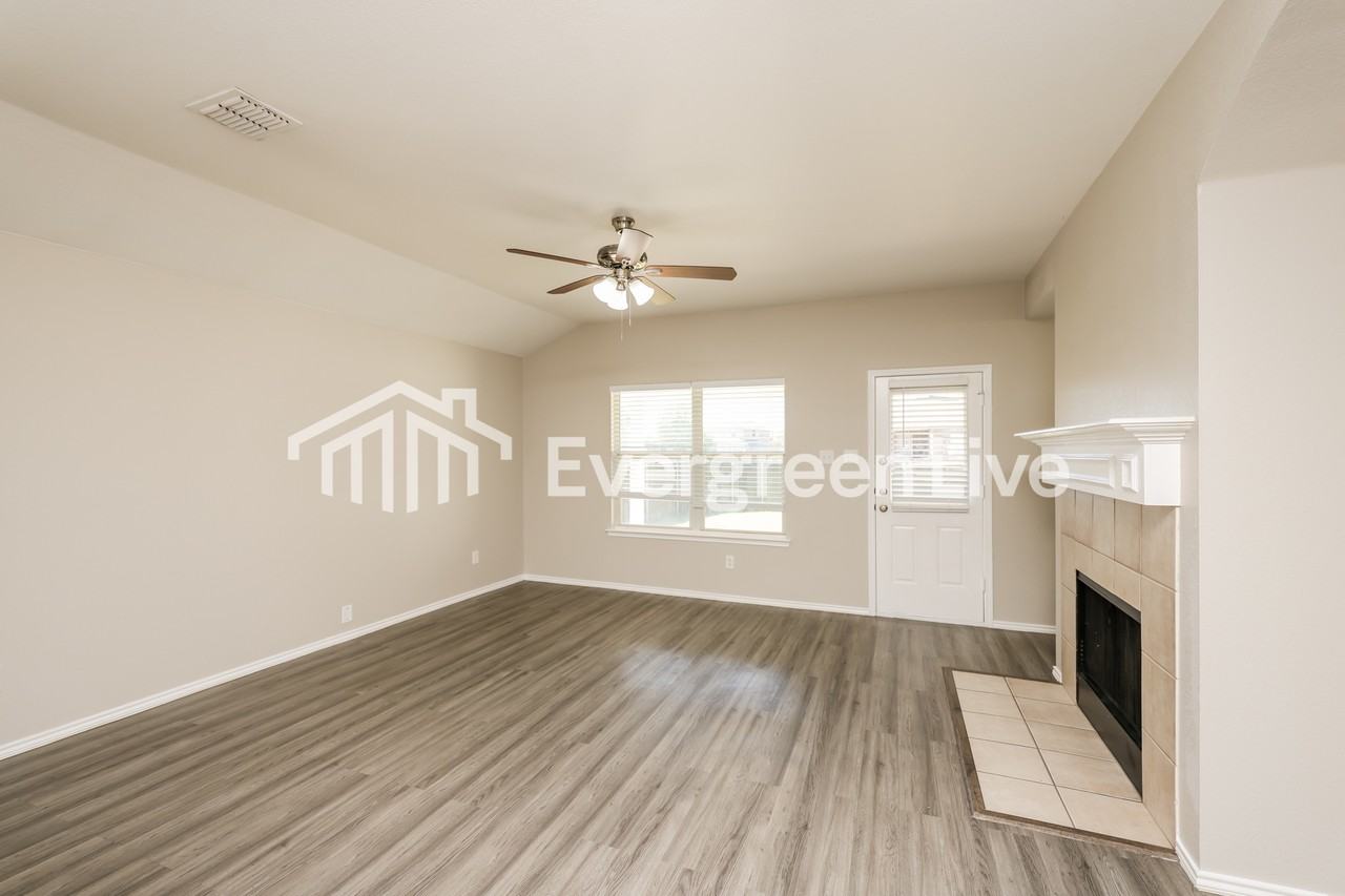 1789 Eagle River Trl - Photo 3 of 15