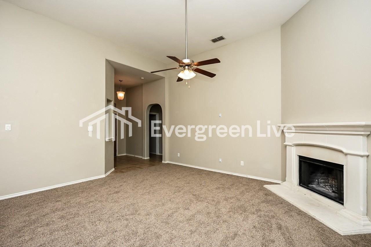 1224 Glen Ct - Photo 2 of 15