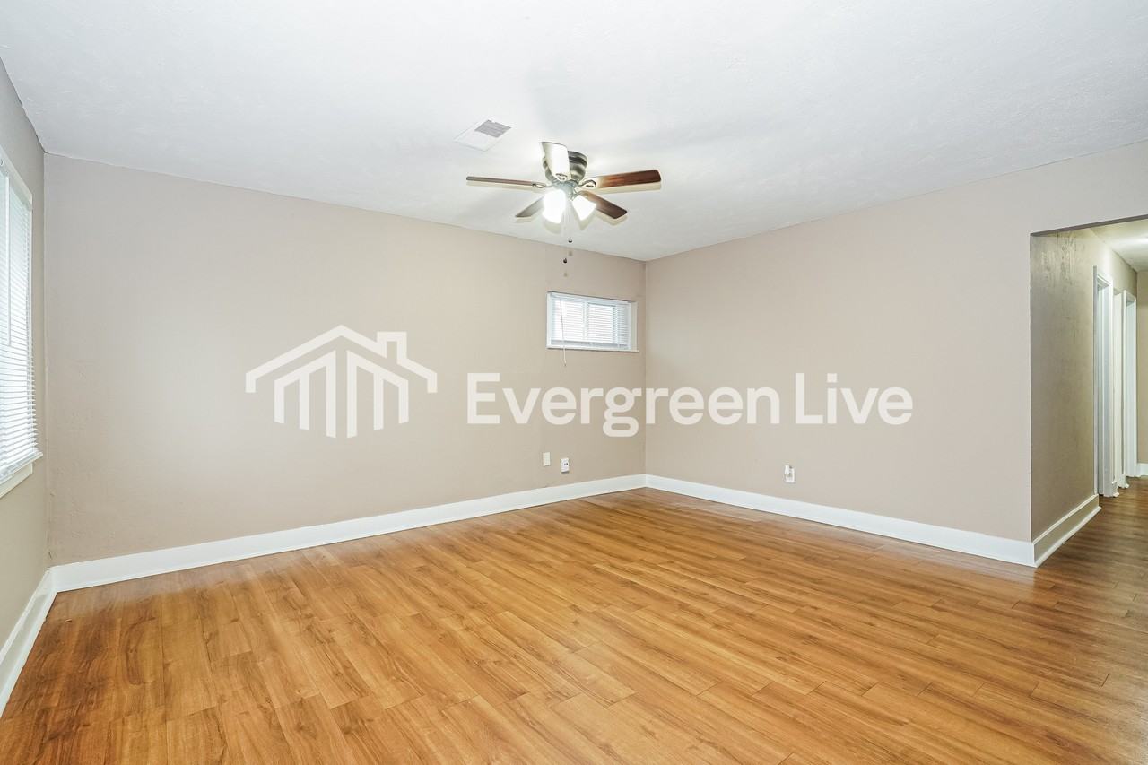 2412 Century Dr - Photo 3 of 15