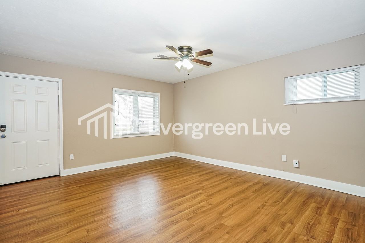 2412 Century Dr - Photo 4 of 15