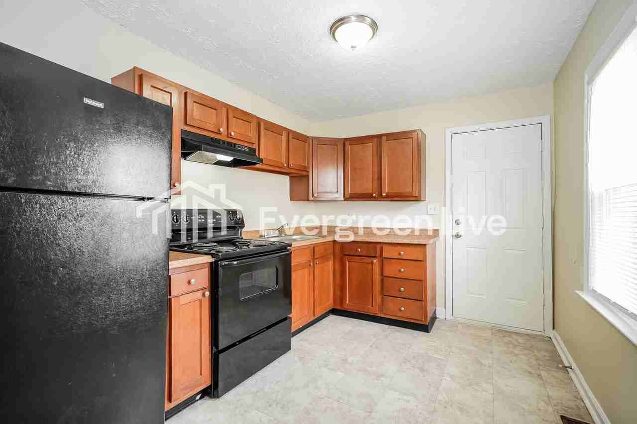 2272 Delavan Dr - Photo 6 of 15