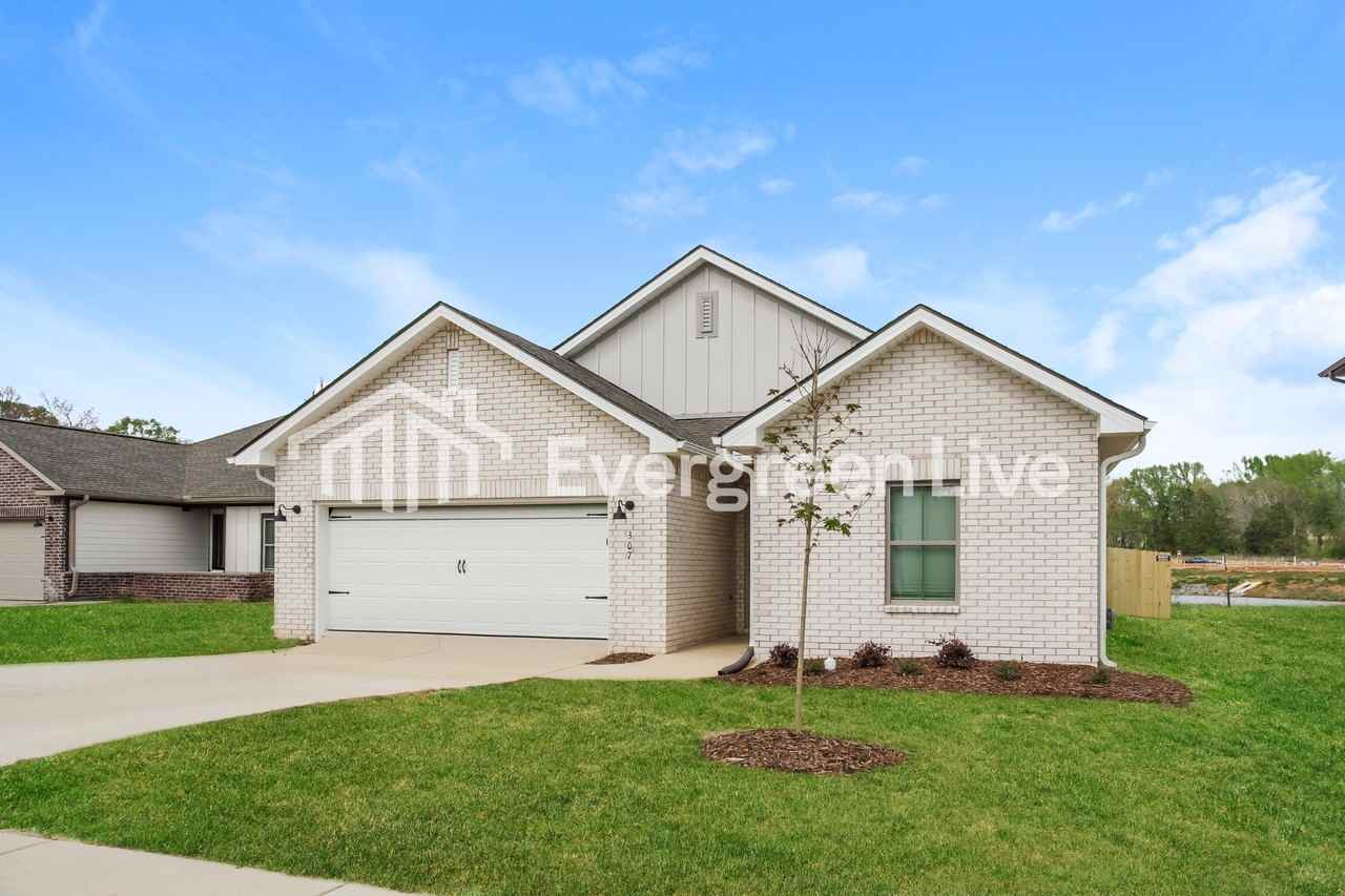 307 Pond Spring Dr - Photo 2 of 15