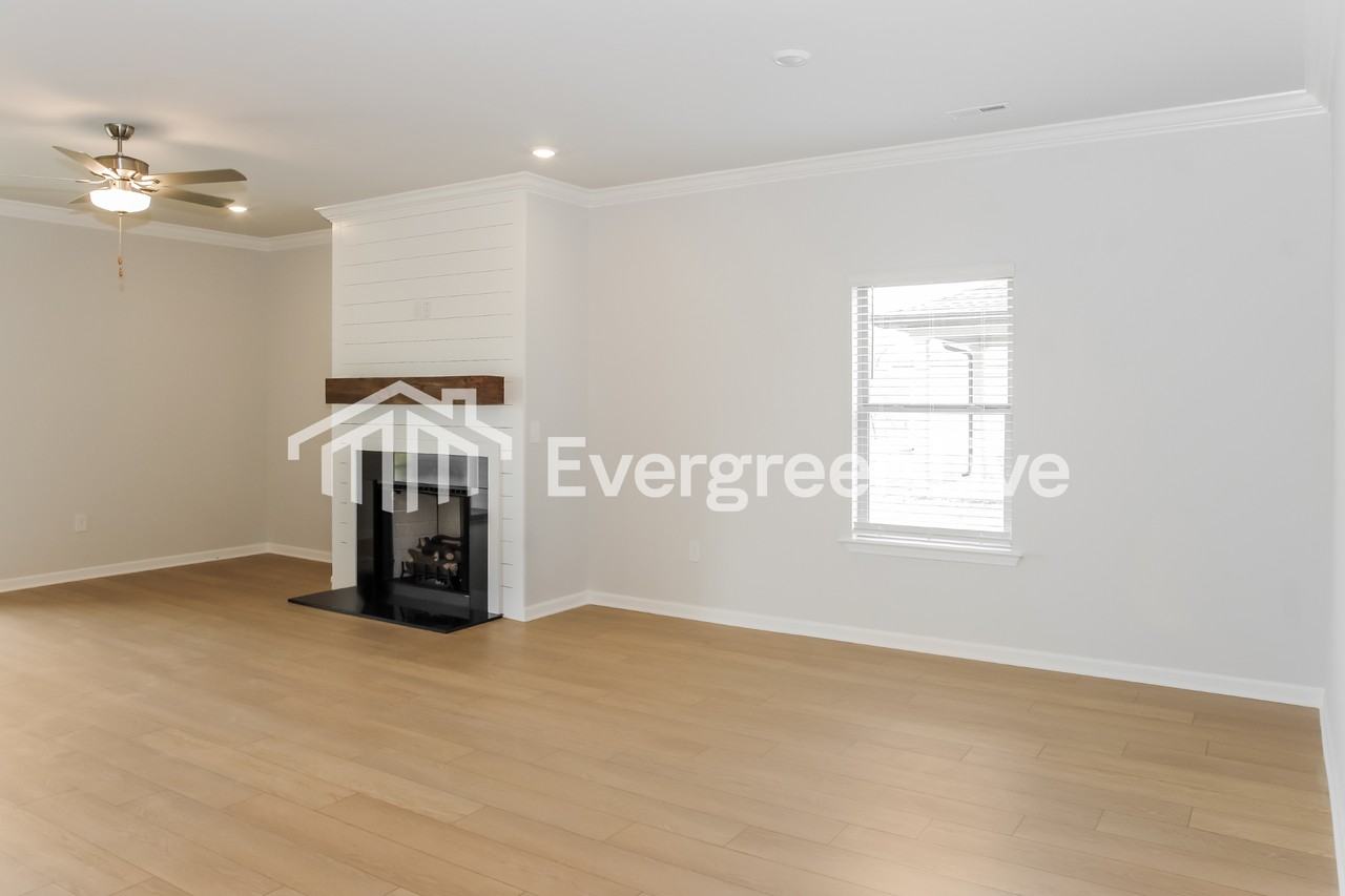 307 Pond Spring Dr - Photo 3 of 15