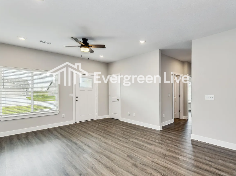 5245 N Cypress St - Photo 4 of 6