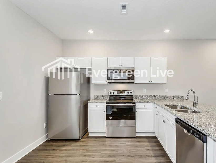 5245 N Cypress St - Photo 5 of 6