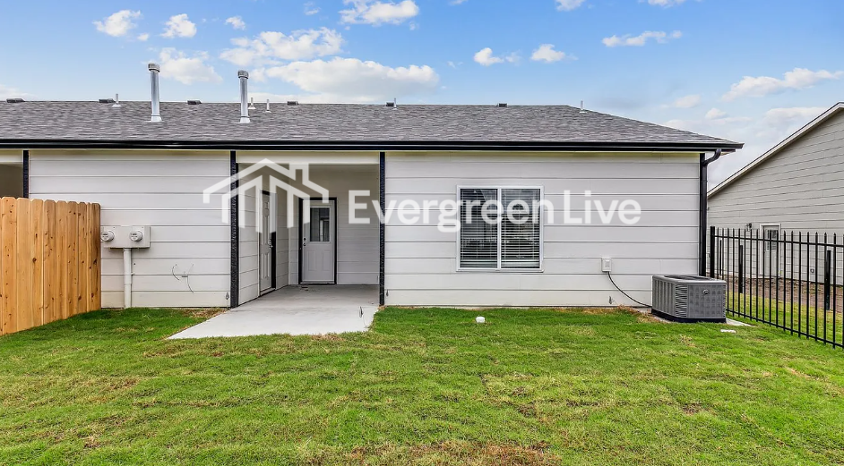 5245 N Cypress St - Photo 6 of 6