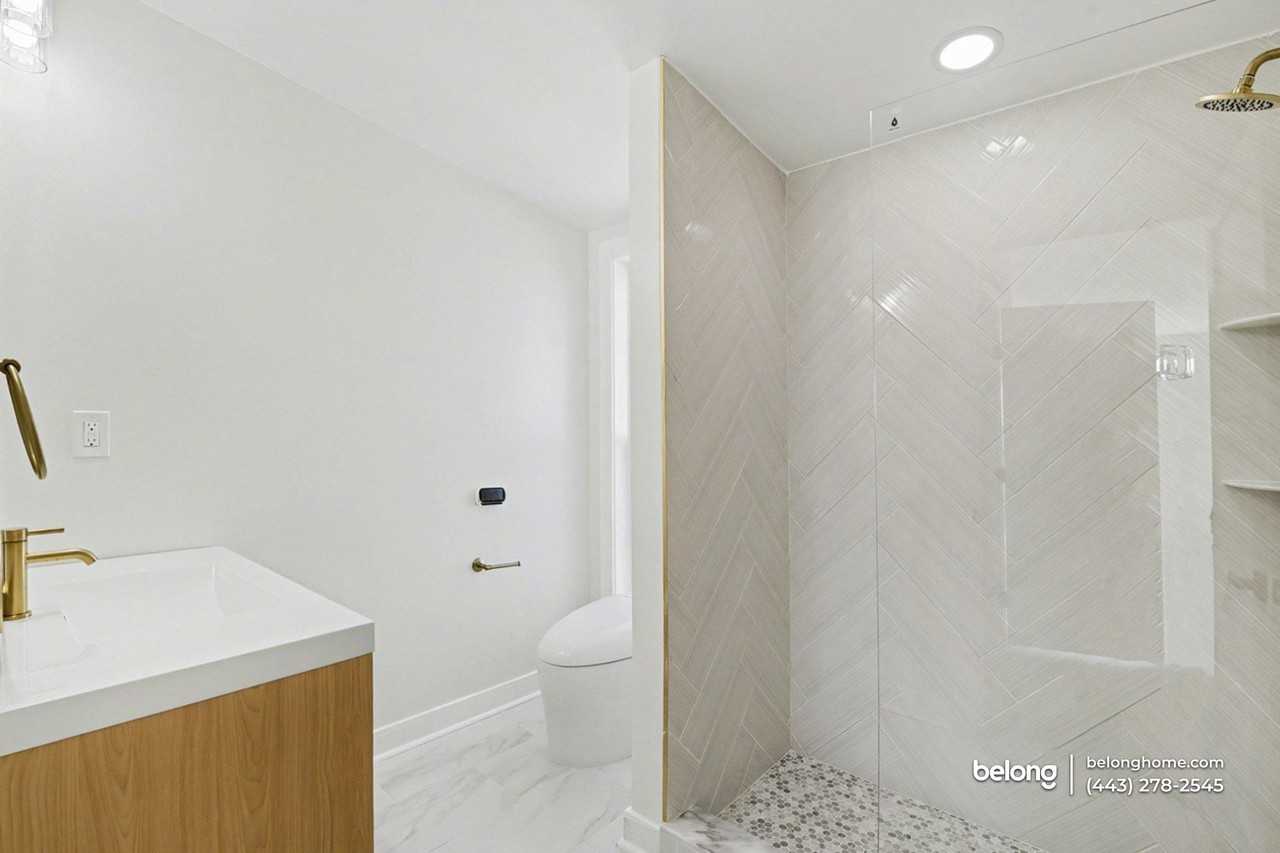 1032 W Franklin St - Photo 6 of 27