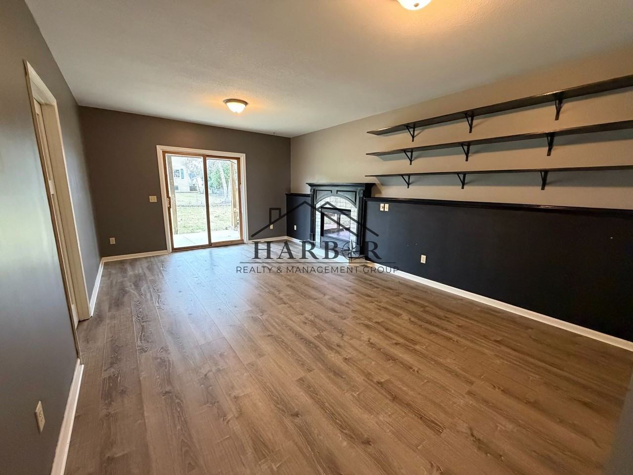 118 N River Ct Ne - Photo 2 of 12