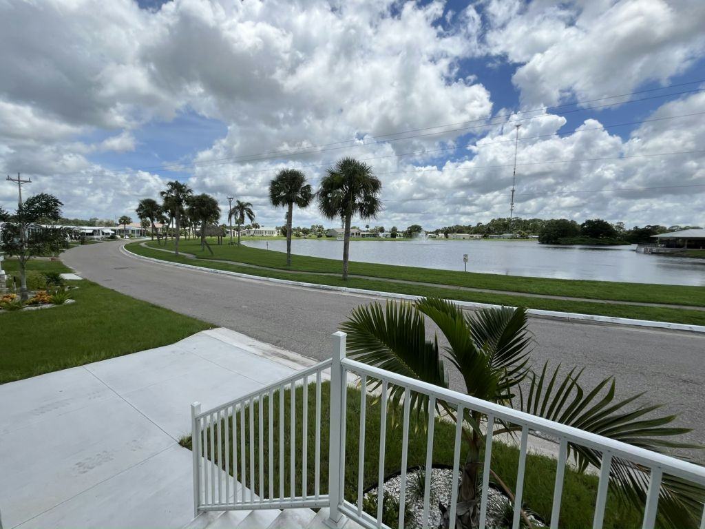 736 Pirates Rest Rd - Photo 2 of 32