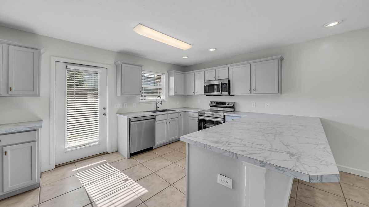 2108 Sterling Cove Blvd - Photo 7 of 26