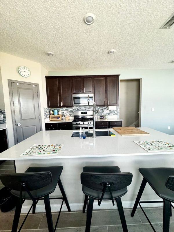 555 Tynes Blvd - Photo 2 of 3