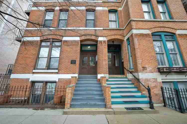 213 W Wisconsin St ##2 - Photo 2 of 3