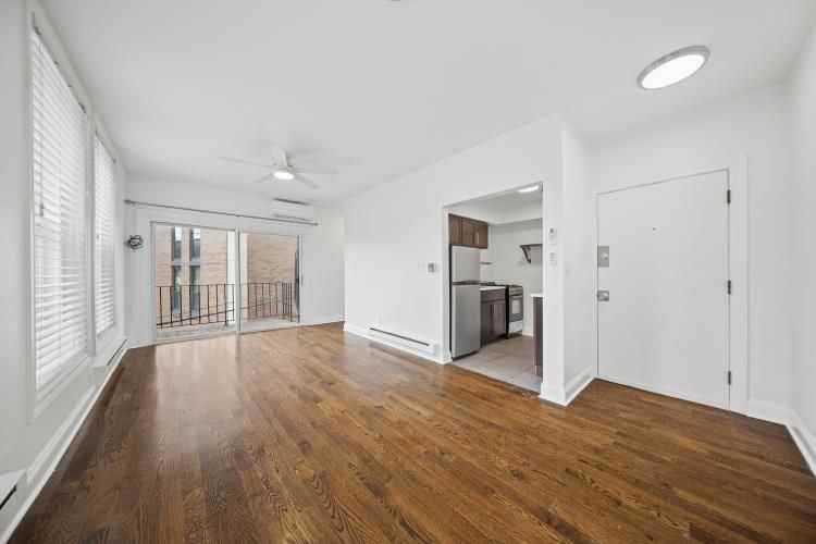 213 W Wisconsin St ##2 - Photo 3 of 3