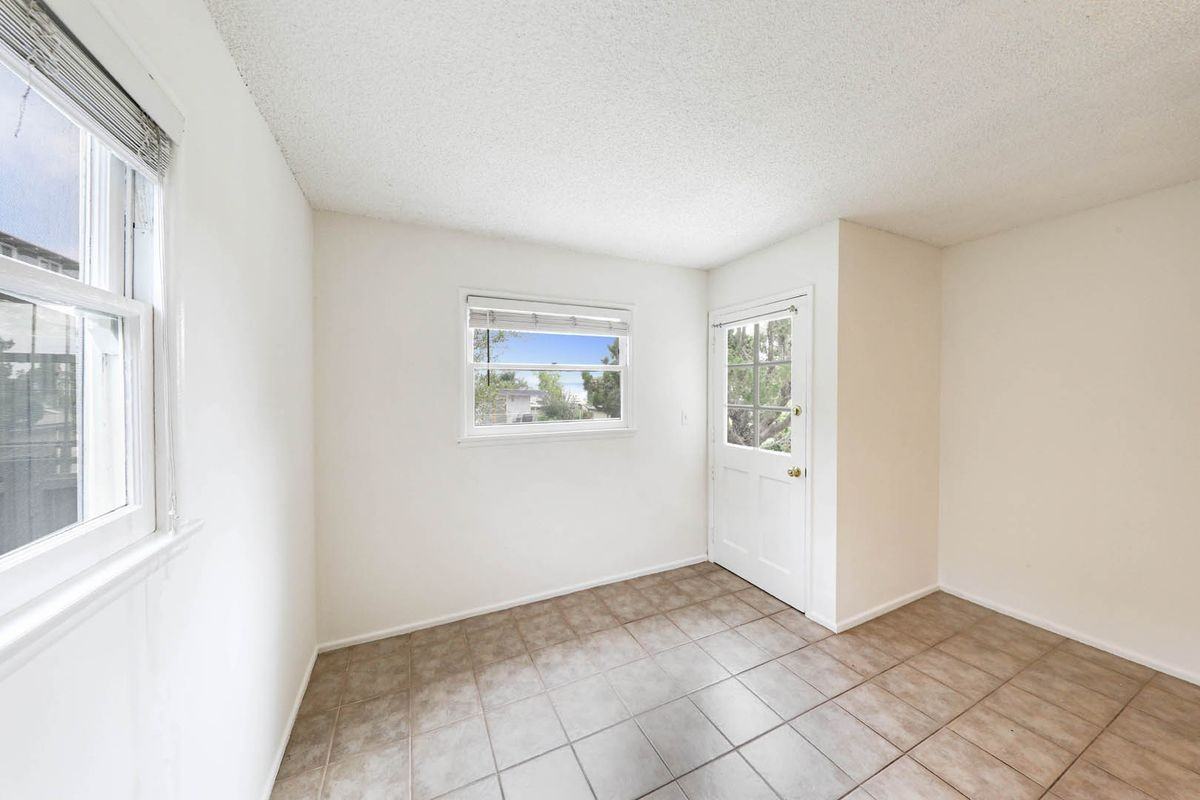 296 La Brea St - Photo 5 of 11