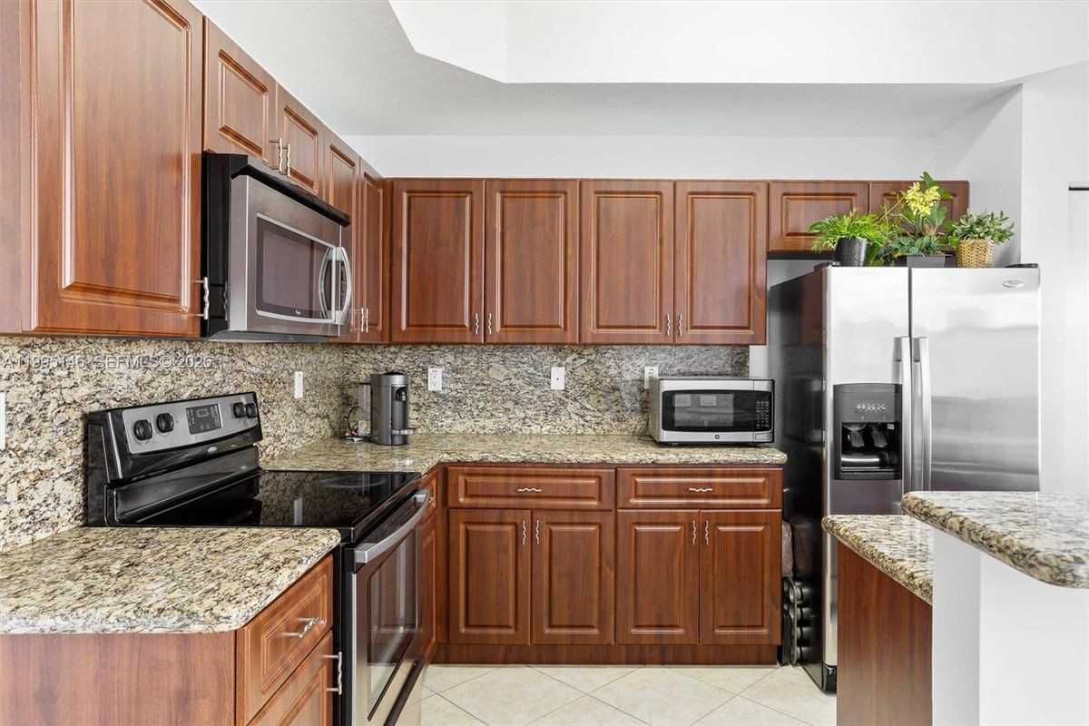 970 Sw 144th Ave - Photo 3 of 12