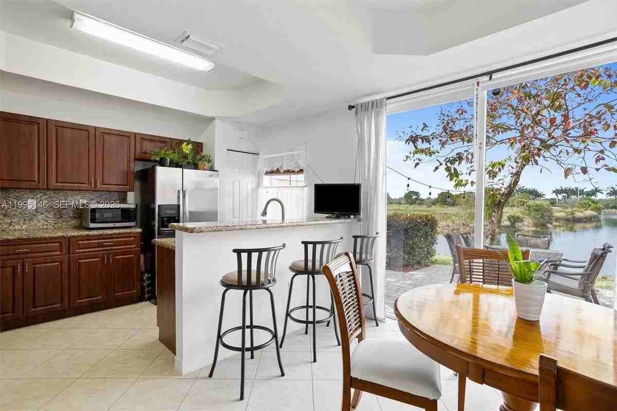 970 Sw 144th Ave - Photo 4 of 12