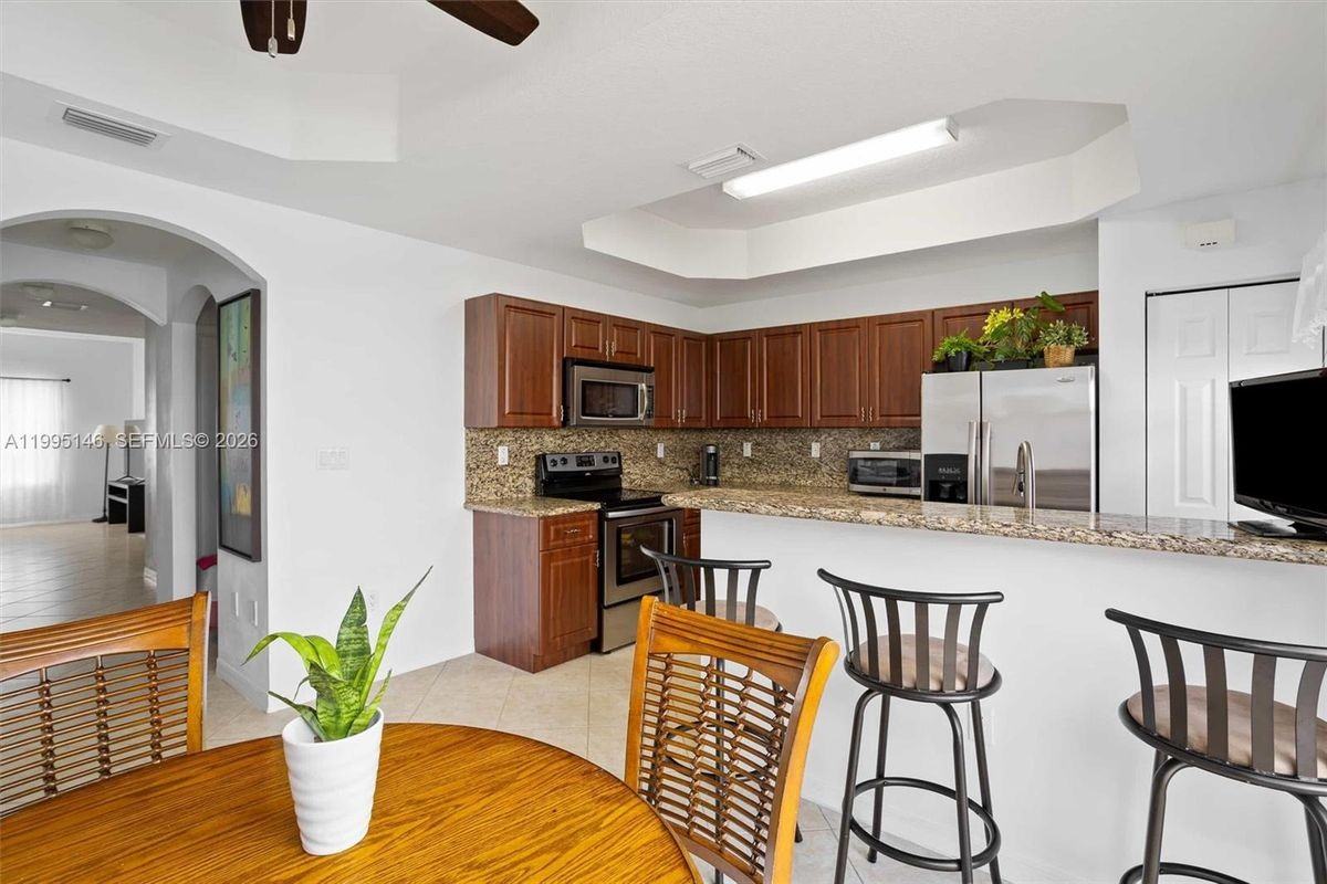 970 Sw 144th Ave - Photo 5 of 12