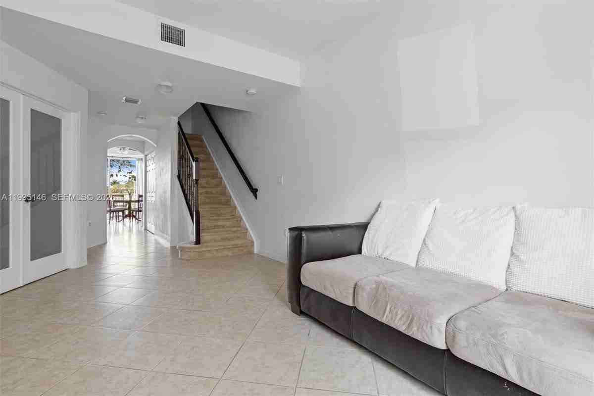 970 Sw 144th Ave - Photo 6 of 12