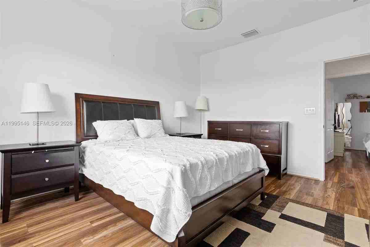 970 Sw 144th Ave - Photo 7 of 12