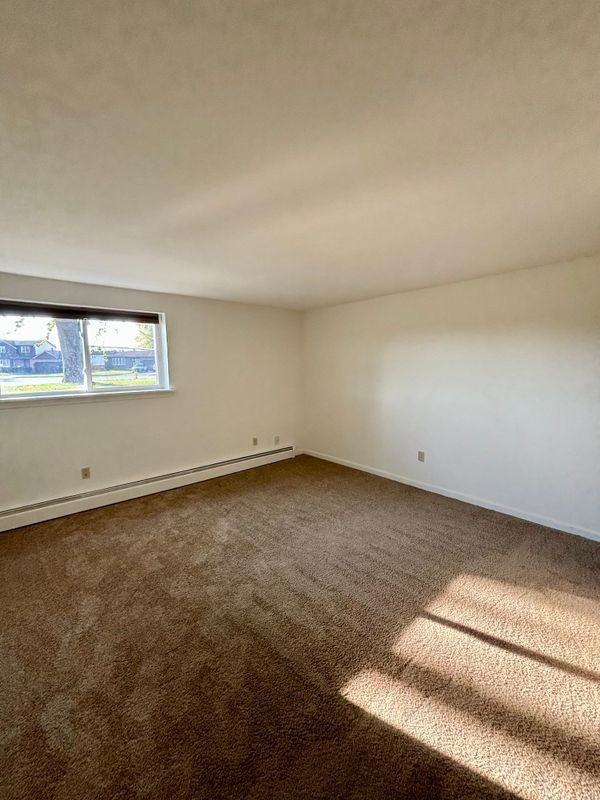 21 Losson Garden Dr ##05 - Photo 5 of 15