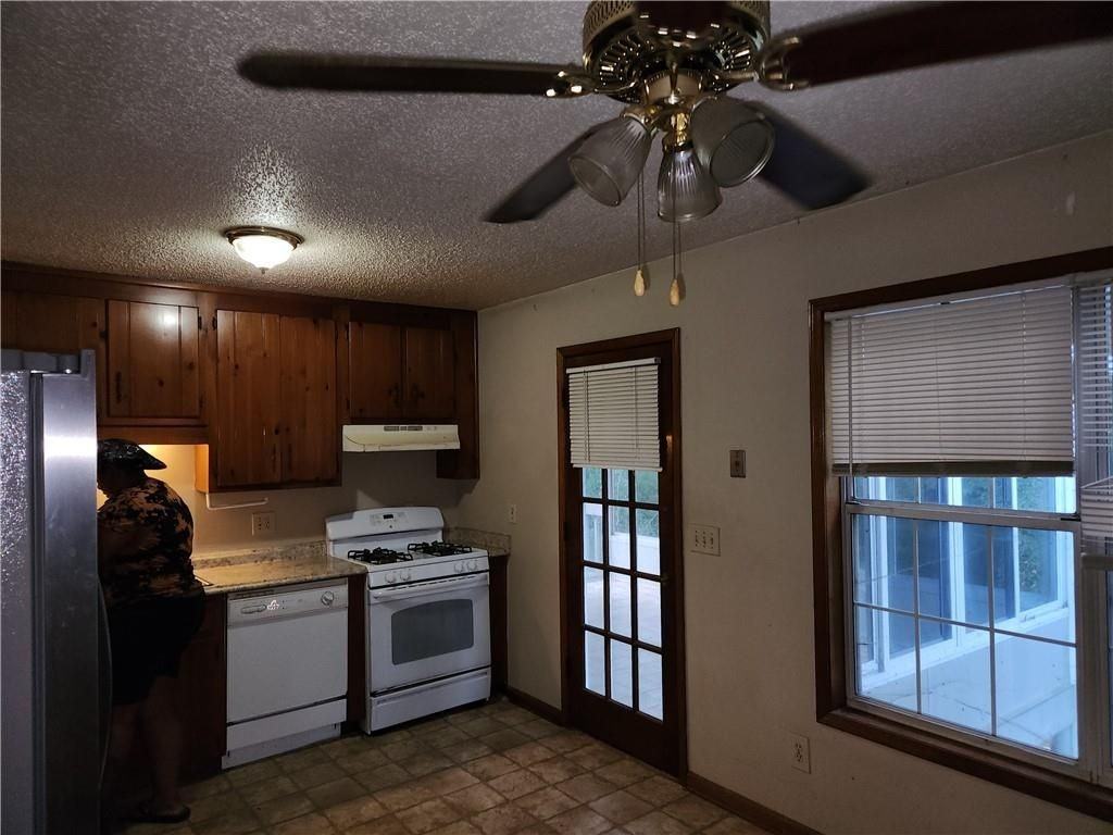 3234 Valley View St - Photo 2 of 10