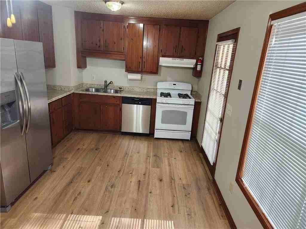 3234 Valley View St - Photo 3 of 10