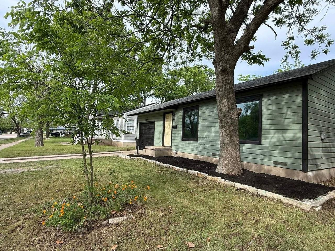 1409 S 35th St - Photo 2 of 13