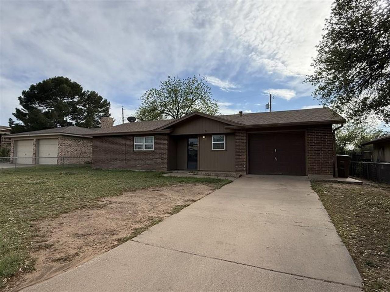 1905 Meadowbrook Dr - Photo 2 of 13