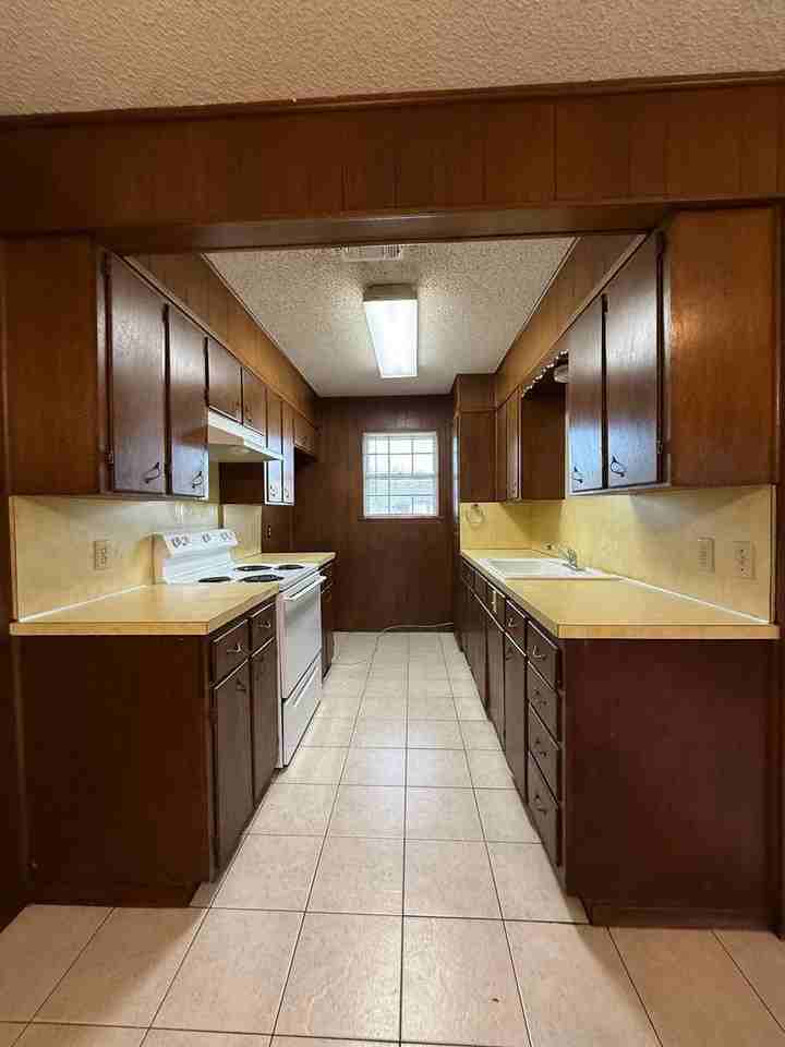 1905 Meadowbrook Dr - Photo 4 of 13