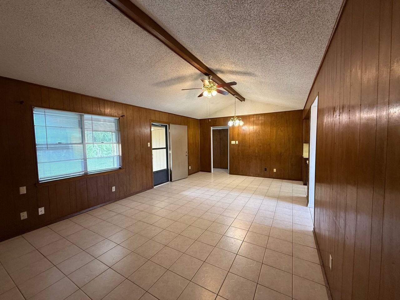 1905 Meadowbrook Dr - Photo 5 of 13