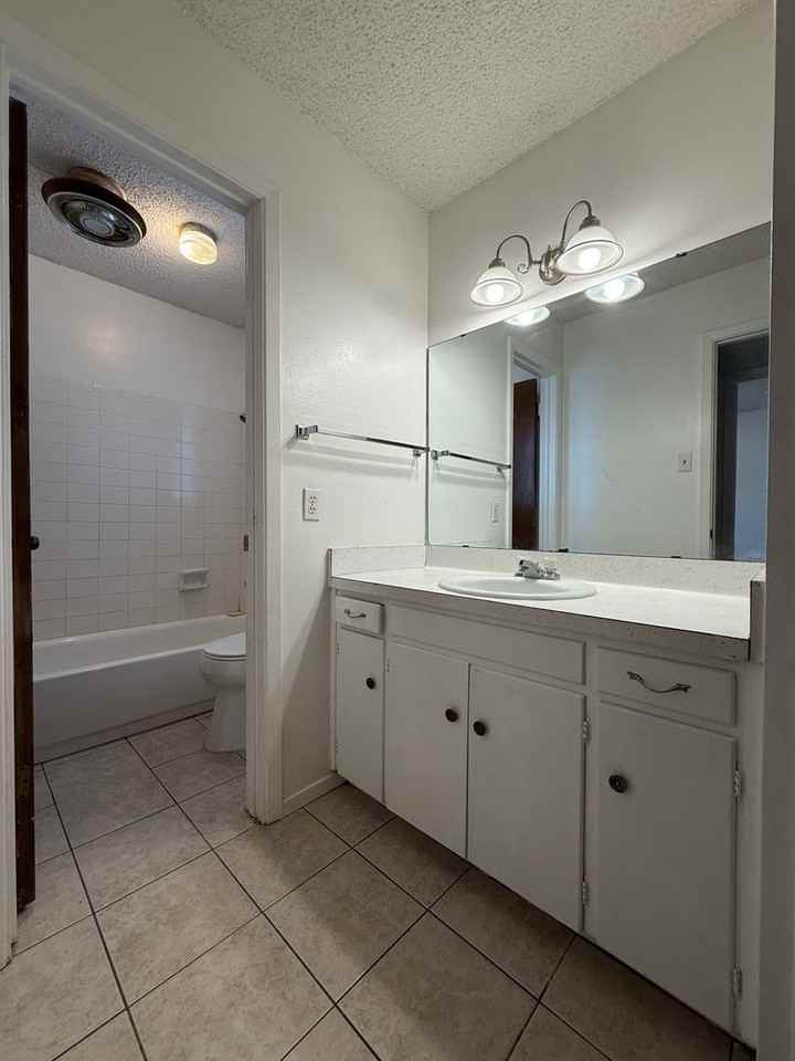 1905 Meadowbrook Dr - Photo 7 of 13