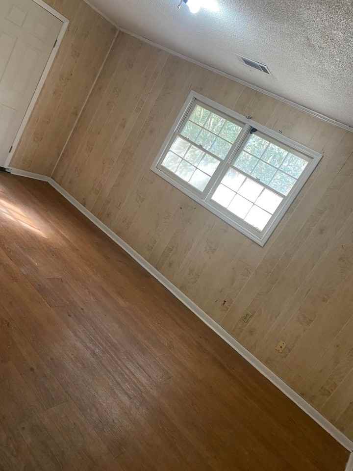 709 W 2nd St - Photo 2 of 7