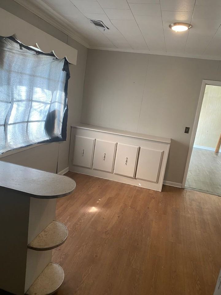 709 W 2nd St - Photo 3 of 7