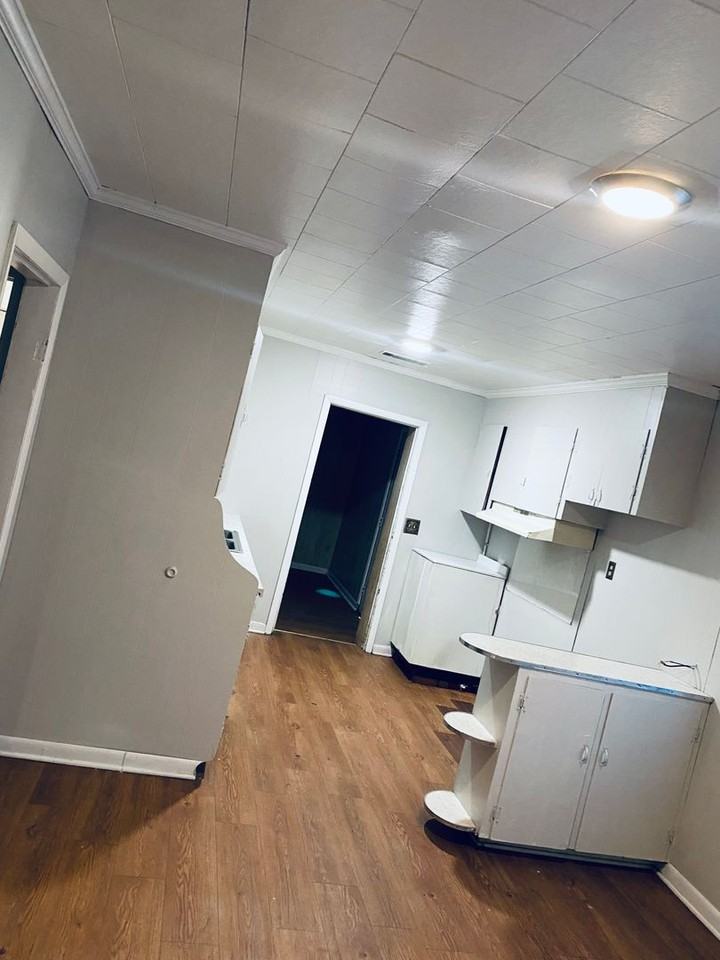 709 W 2nd St - Photo 4 of 7