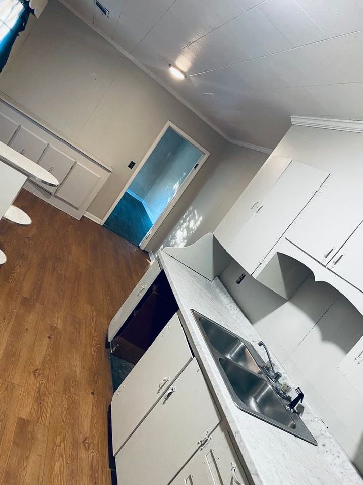 709 W 2nd St - Photo 5 of 7