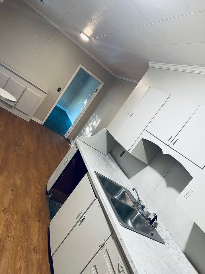 709 W 2nd St - Photo 6 of 7