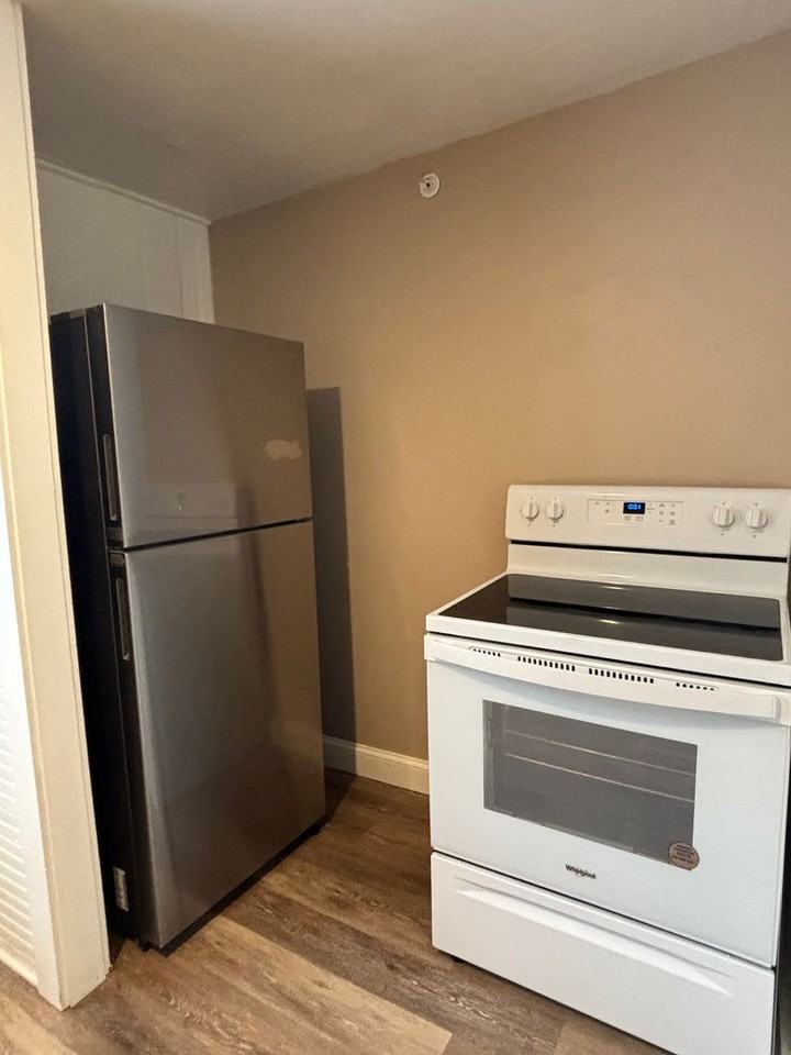 151 S Main St - Photo 4 of 9