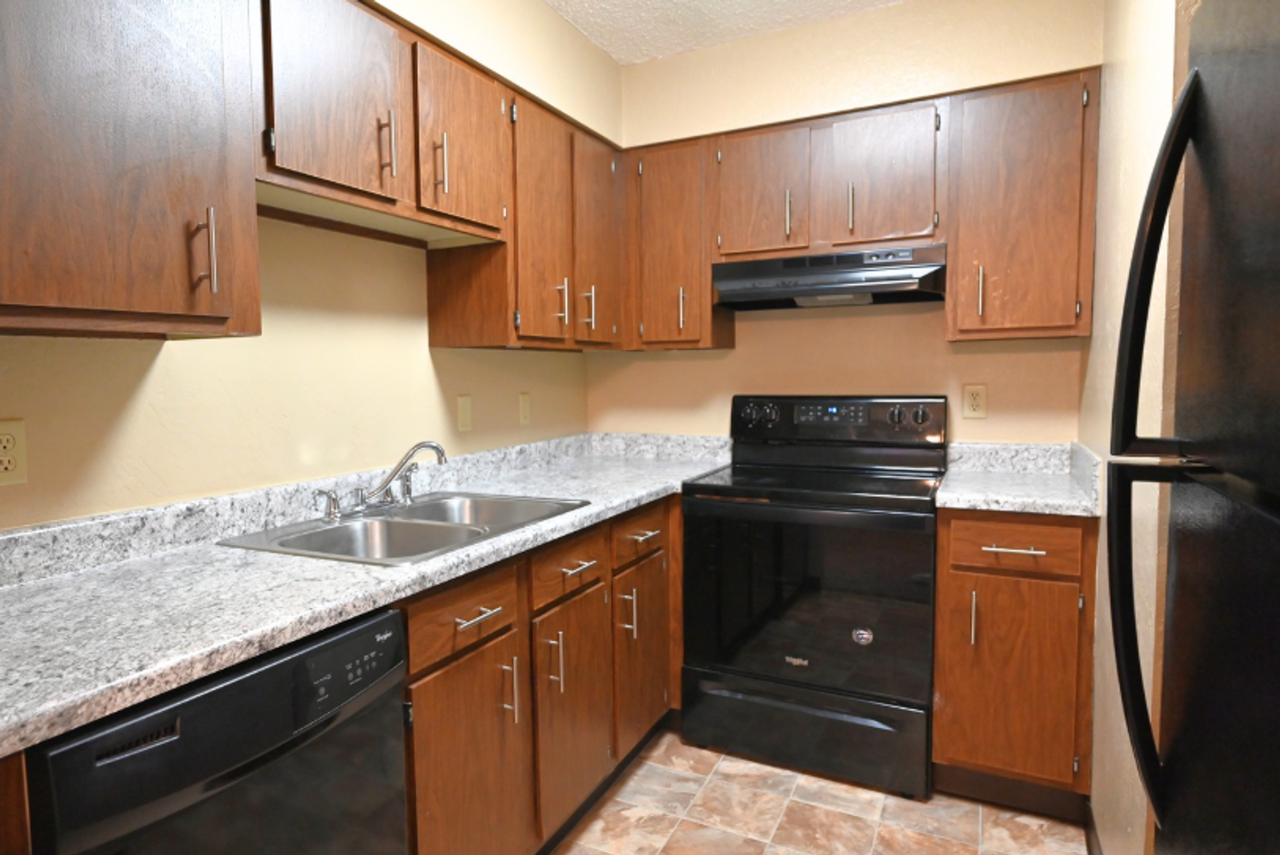 Raven Oaks Apartments - Photo 5 of 26