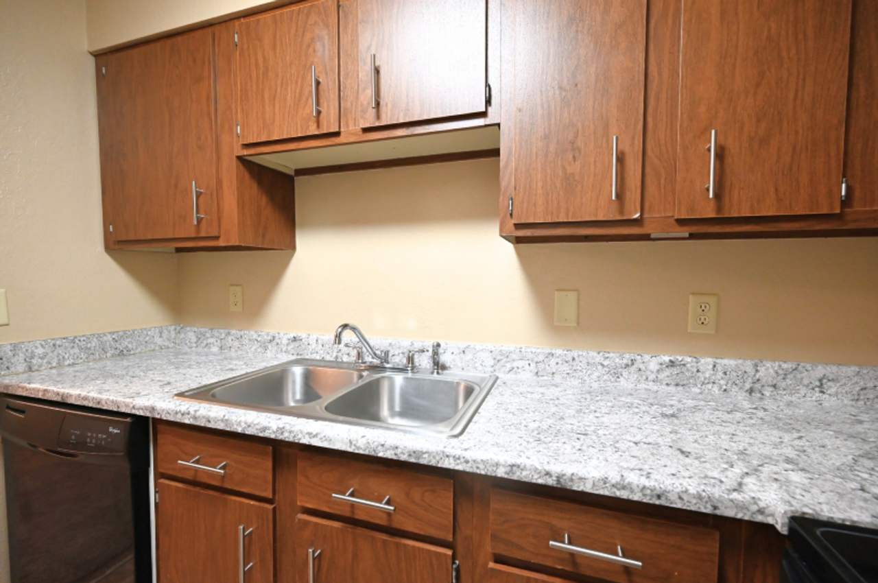 Raven Oaks Apartments - Photo 7 of 26